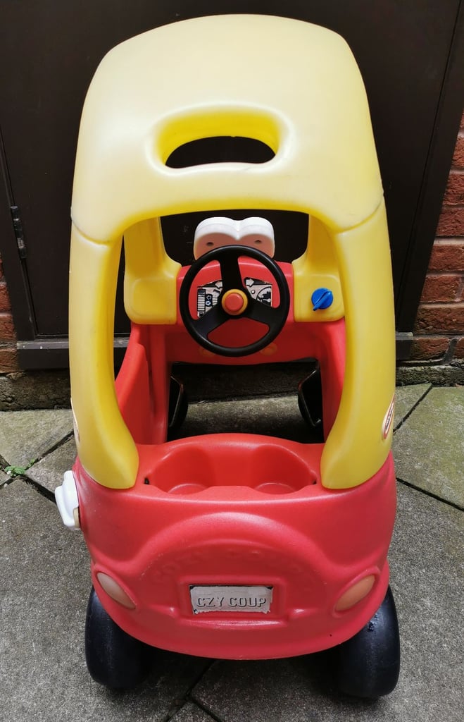 LITTLE TIKES COZY COUPE CAR