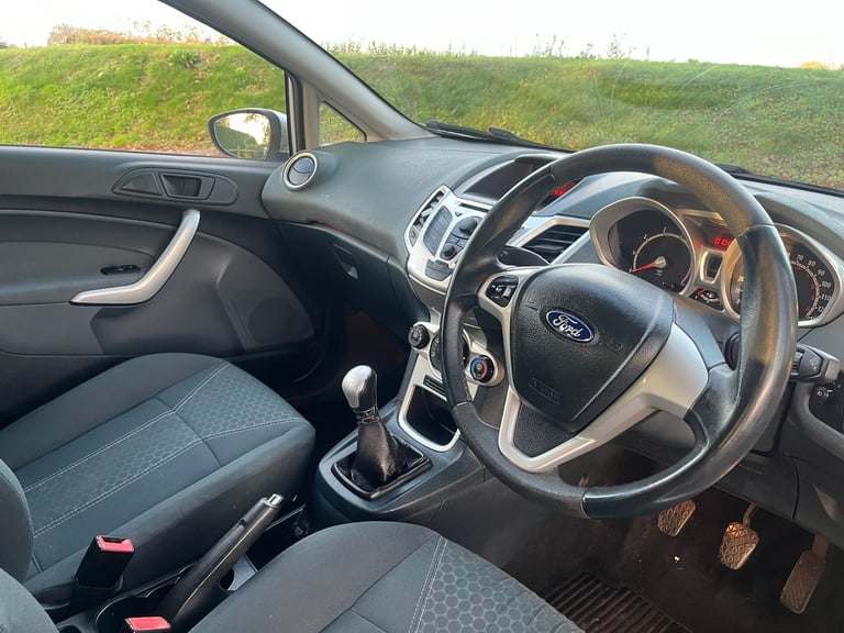 FORD FIESTA 1.25 PETROL MANUAL 5 DOOR HATCHBACK - LONG MOT AND FULL SERVICE HISTORY
