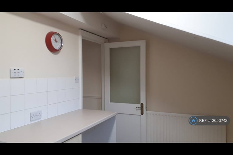 1 bedroom flat in Emerald Street, Saltburn-By-The-Sea, TS12 (1 bed) (#2653742)