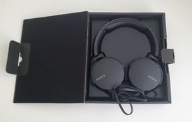 Sony MDR-XB550AP EXTRA BASS headphones with built-in microphone, like new condition