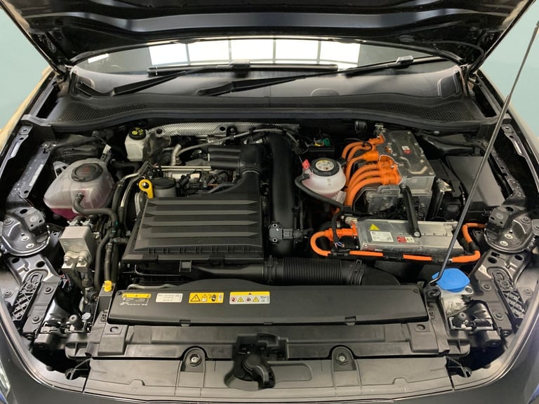 2024 Cupra Leon 1.4 eHybrid 12.8kWh VZ2 Design Edition Hatchback 5dr Petrol Plug-in Hybrid  Hatch...