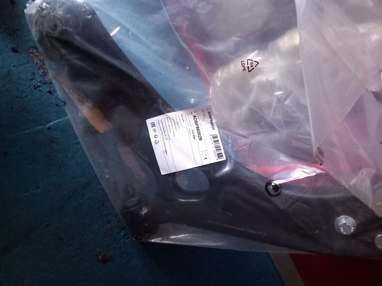 Front wishbone control arms Kia sportage hyundai ix35 new 