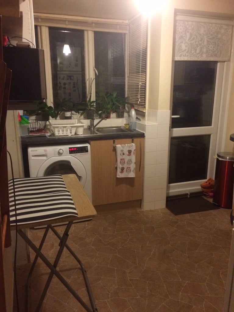 Good Size-High Spec Double Room to rent, Ealing – Pitshanger – Hanger Lane 