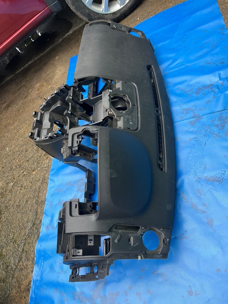 image for Freelander 2 2013, GS model, dash and airbags 