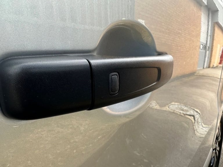 2023 Renault Trafic 2.0 dCi Blue 28 Sport+ Panel Van 5dr Diesel EDC SWB Euro 6 (s/s) (170 ps) PAN...