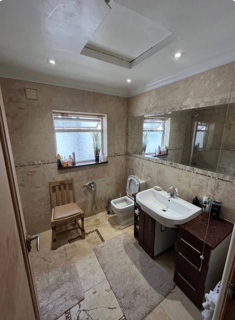 5 bed house
