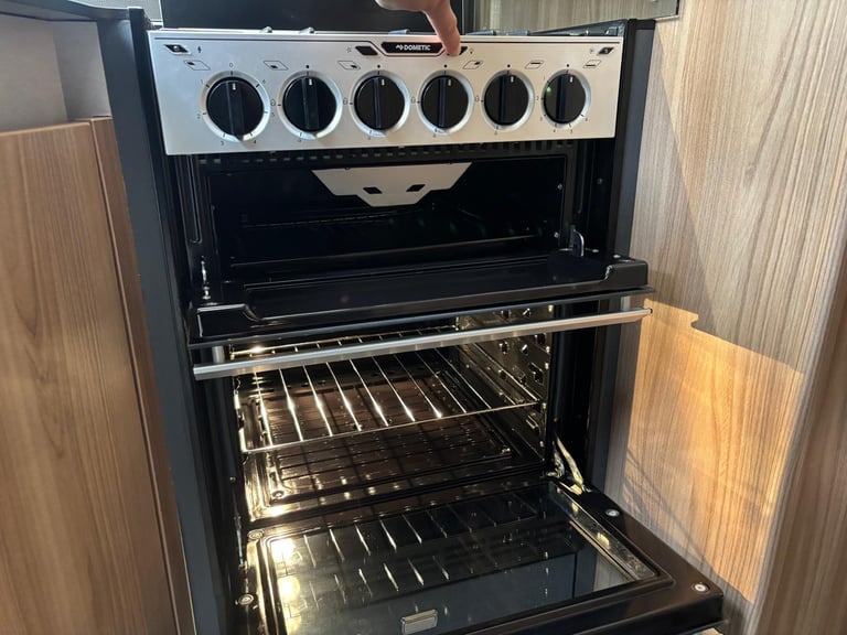 SWIFT BESSACARR HI-STYLE 599 MOTORHOME Alde, Auto Satellite, Tower Fridge, 