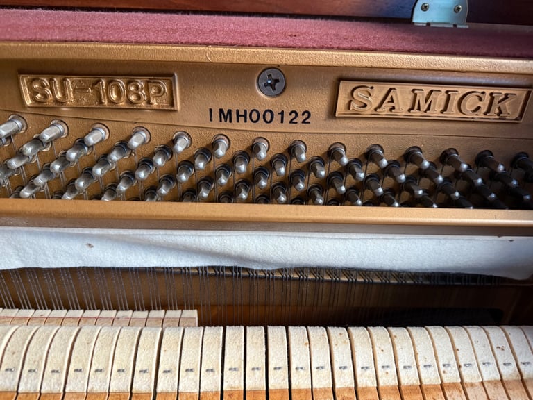 SAMICK FREE DELIVERY FREE STOOL TUNED 