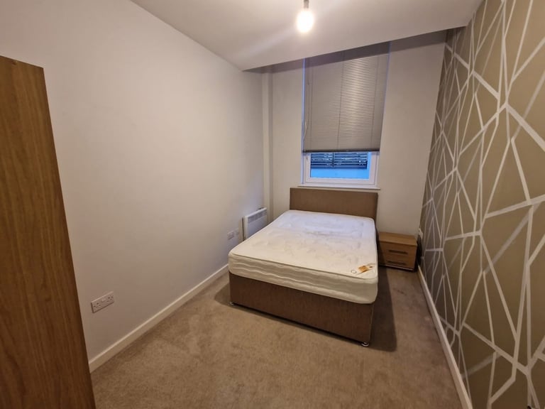 Room for rent  (20 min walk to princess street)