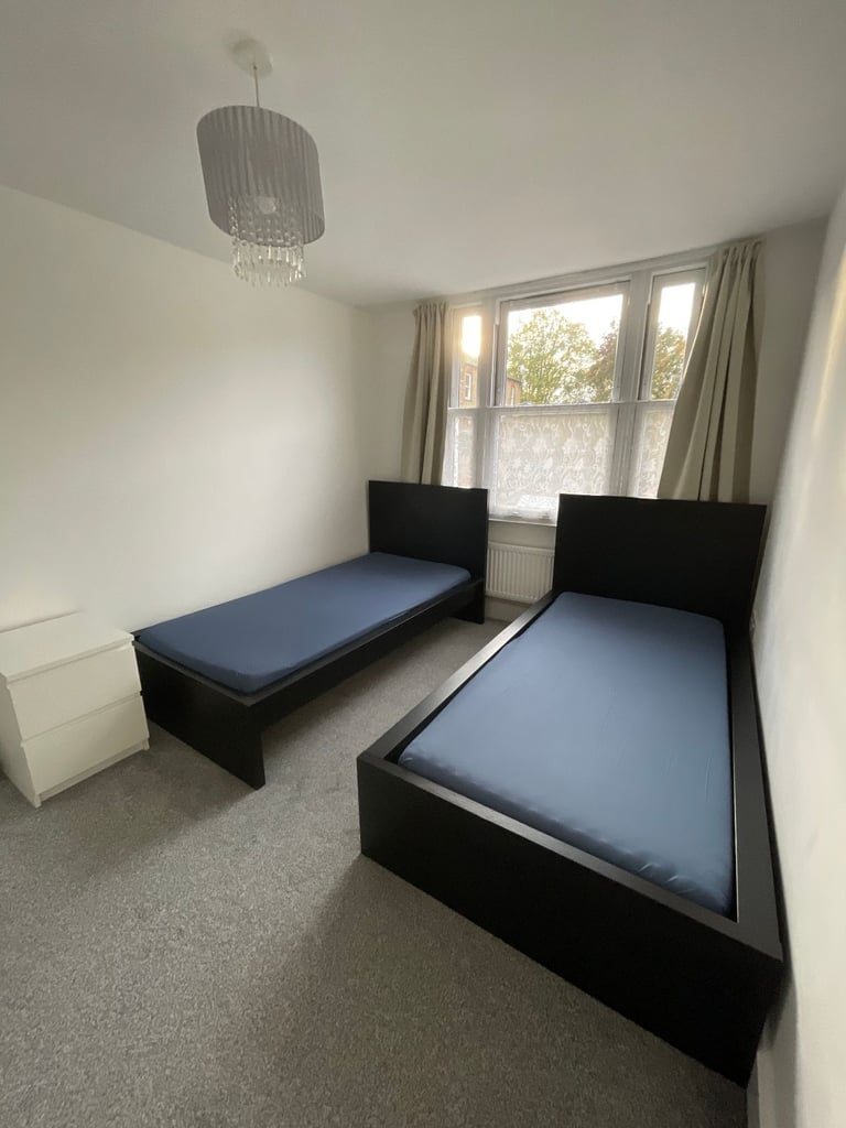 Large Double room in shared house - 6 mins walk from Wood Green station