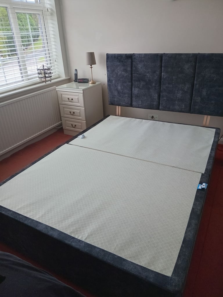 4'6" DIVAN & BED (AS NEW)