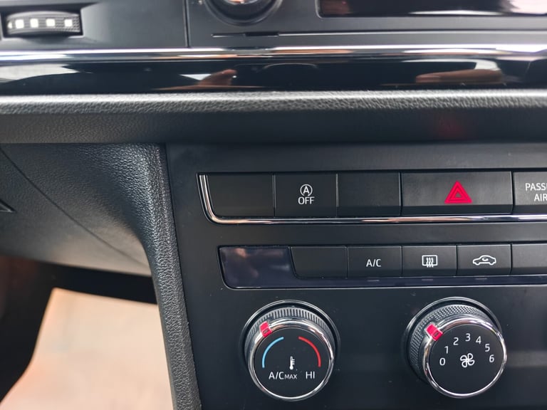 2013 SEAT Leon 1.2 TSI SE 5dr [Technology Pack] HATCHBACK Petrol Manual