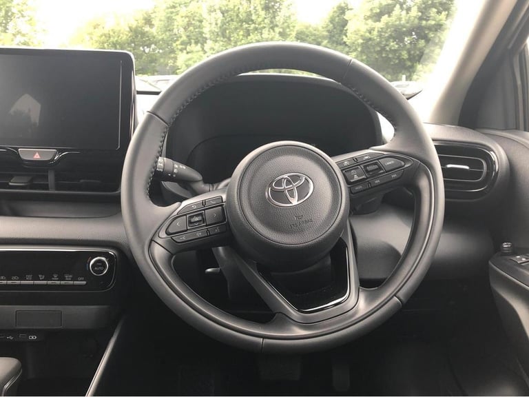 2025 Toyota Yaris 1.5 Hybrid Design 5dr CVT Hatchback Hybrid Automatic