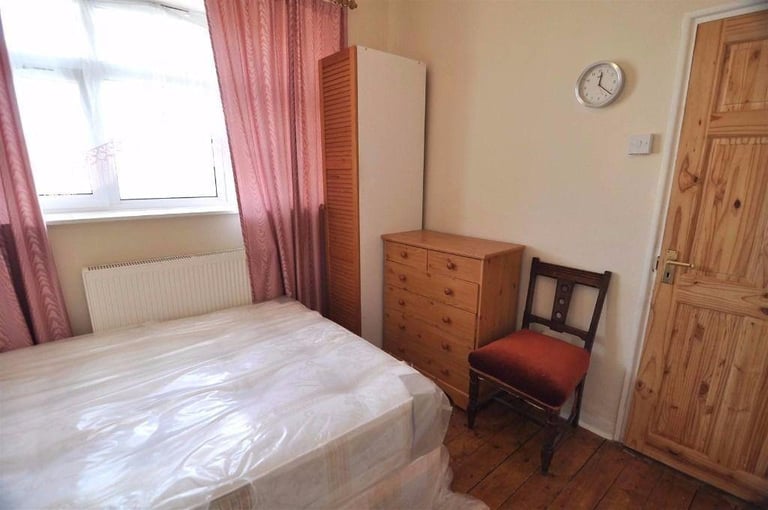 image for Double room available now 15 min from the City