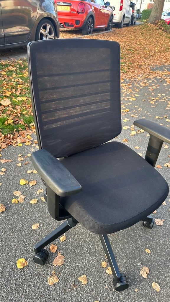 Office chair black 