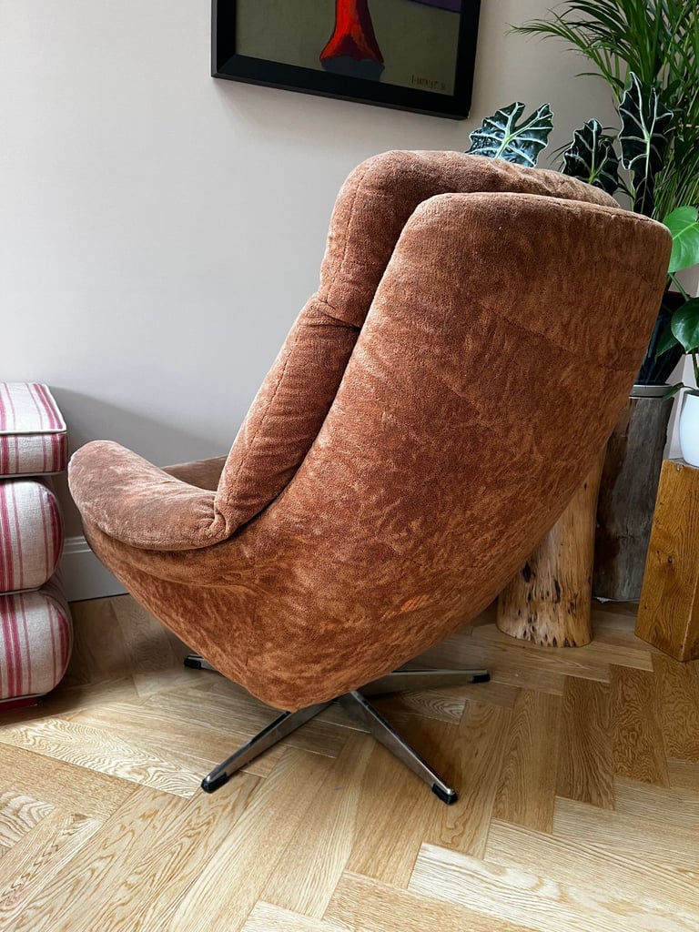 Stylish Mid Century Swivel Lounge Arm Chair 
