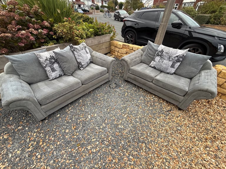 Grey Chesterfield 3&2 Sofa Set 