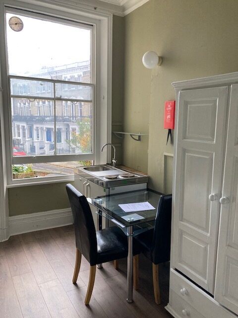 Semi-Studio Flat in Matheson Road, West Kensington, W14 8SW * ALL UTILITY BILLS INC*
