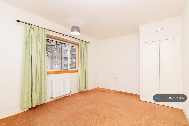 3 bedroom flat in Fieldhead Drive, Glasgow, G43 (3 bed) (#2659165)