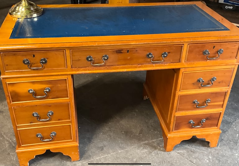 Beautiful Victorian Ladies Writing Desk in very good condition 