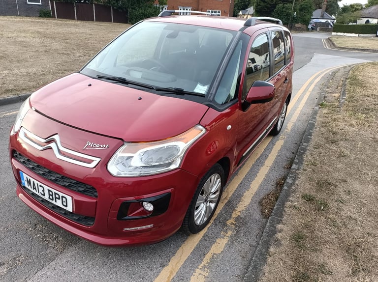 2013 Citroen, C3 PICASSO Exclusive 1.6 diesel. 16” ALLOY WHEELS Tax £30 and low insurance.