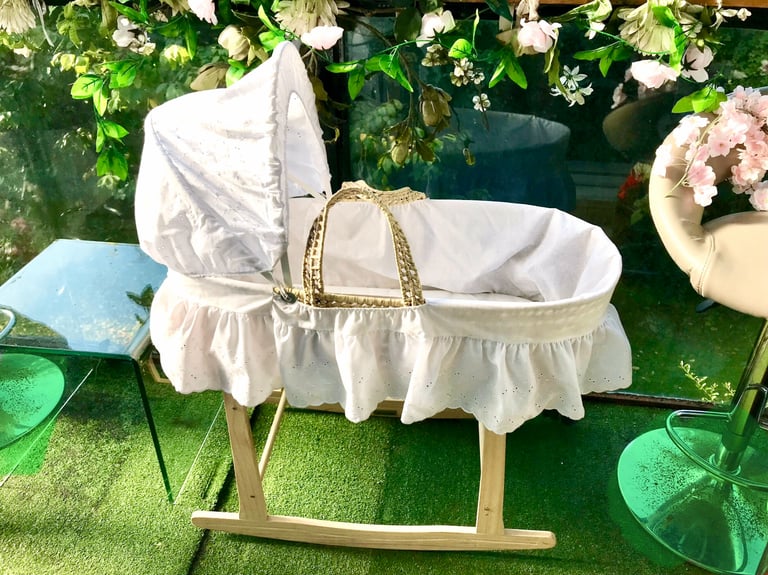 Moses basket with mattress hood, frills and wooden stand