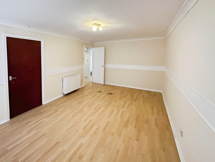 2 bedroom flat in Two-Bedroom Flat, IG11