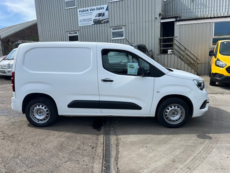 2020 Vauxhall Combo 2300 1.5 Turbo D 100ps H1 Sportive Van PANEL VAN Diesel Manual