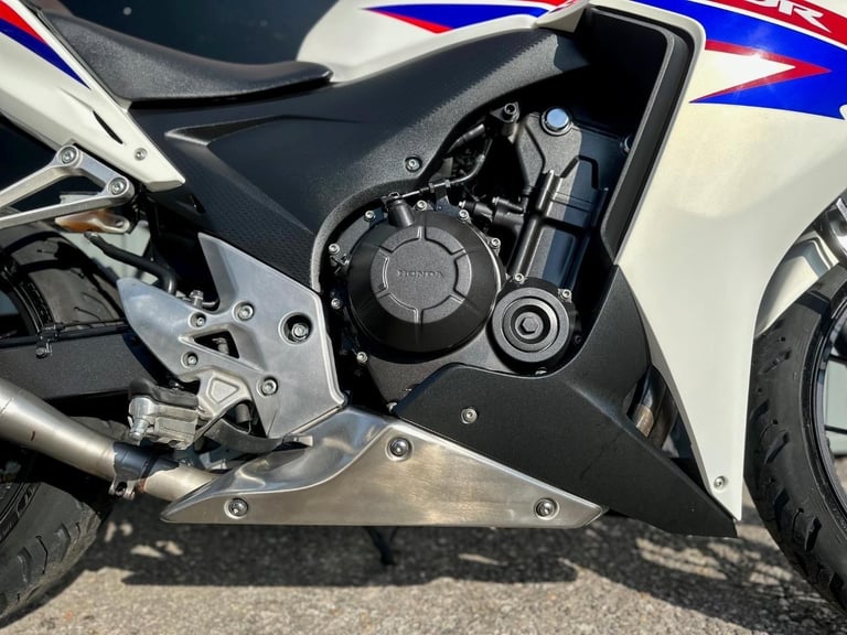 STUNNING LOW MILEAGE 2014/14 HONDA CBR500R ABS MOTORCYCLE 