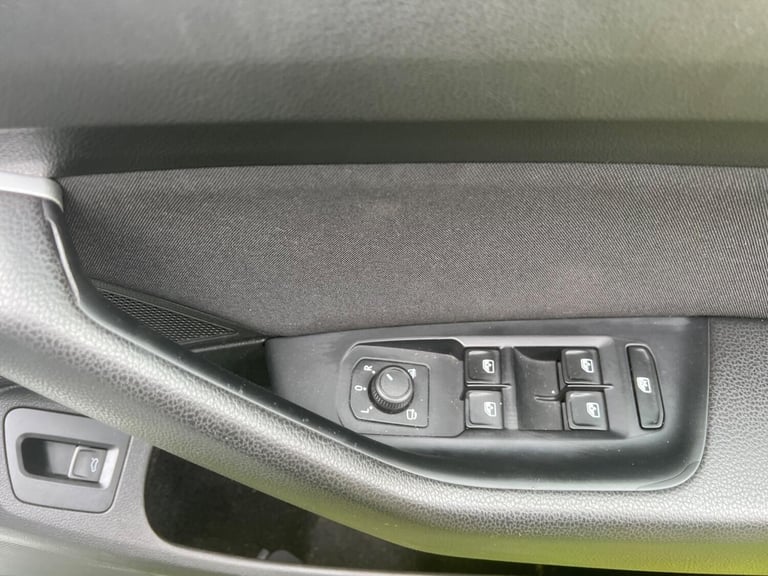 VOLKSWAGEN PASSAT 1.6 TDI BlueMotion Tech SE Business White Auto Diesel 2016