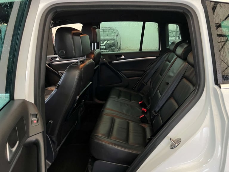 2015 Volkswagen Tiguan 2.0 Tiguan R-Line Edition TDI BlueMotion Technology 4Motion Semi-Auto 4WD ...