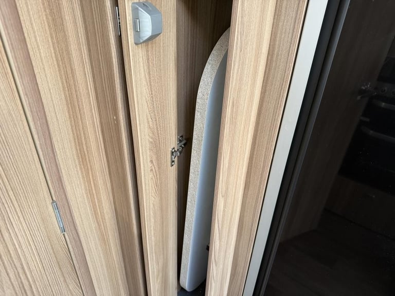 2020 SWIFT Challenger x835 4 Berth fixed island bed