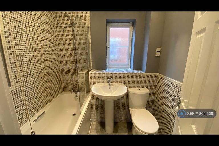 2 bedroom house in Stanks Drive, Leeds, LS14 (2 bed) (#2641336)