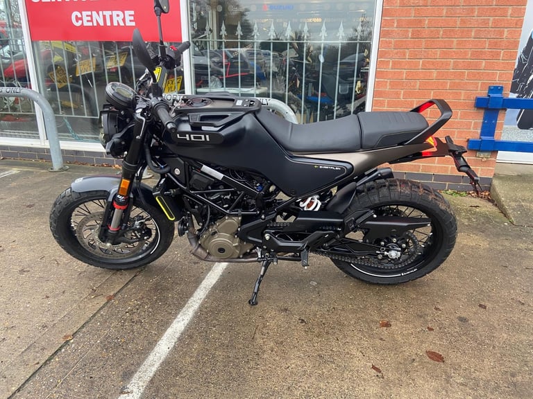74 REG HUSQVARNA SVARTPILEN 401. ONLY 565 MILES, NOT EX DEMO!
