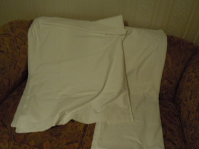 Pair good quality single white cotton sheets