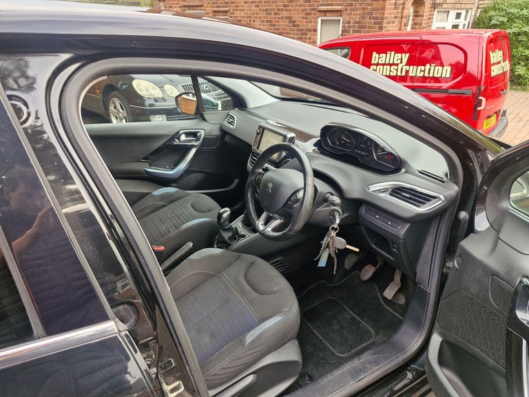 Peugeot, 208, Hatchback, 2013, Manual, 1398 (cc), 5 doors