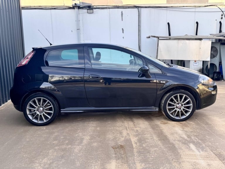 2014 Fiat Punto 1.4 Jet Black II Euro 6 (s/s) 3dr Hatchback Petrol Manual