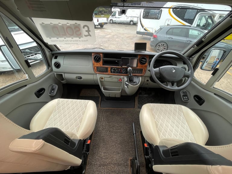 RENAULT MASTER TAG AXLEBIRSTNERR DELFIN PERFORMANCE 4 BERTH MOTOR HOME 