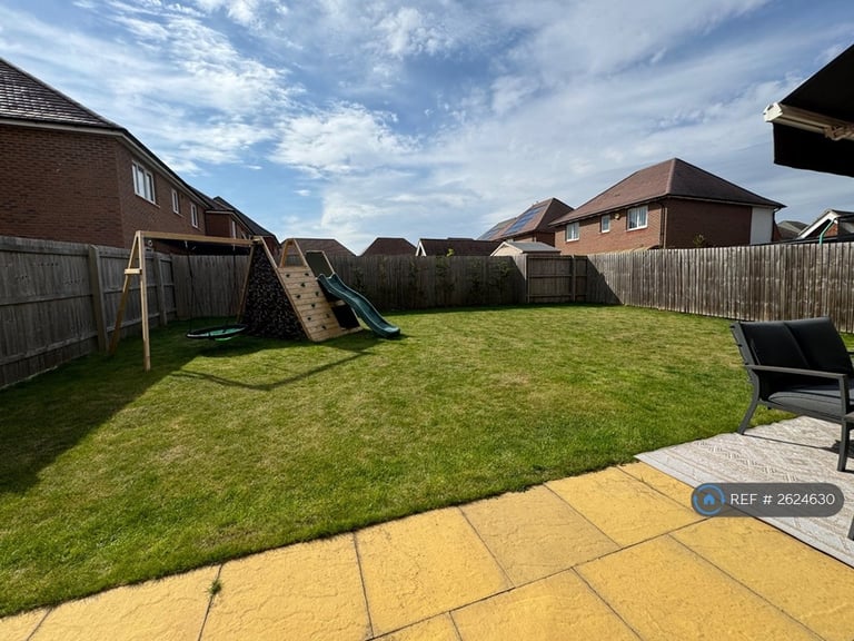 5 bedroom house in Barlow Road, Hamilton, Leicester, LE5 (5 bed) (#2624630)