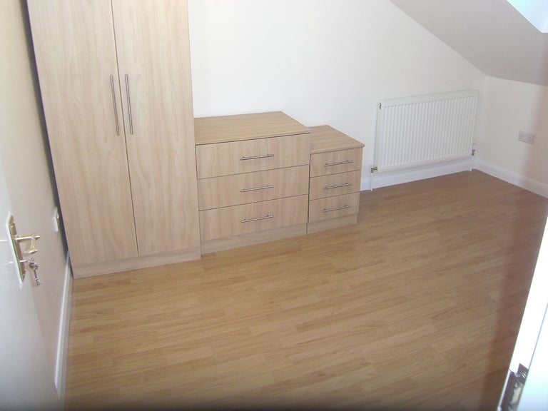 Includes Bills In Family House 2 DRooms To Let 2 Share Shower Kitchen Near Tube Bus Shops Parknt