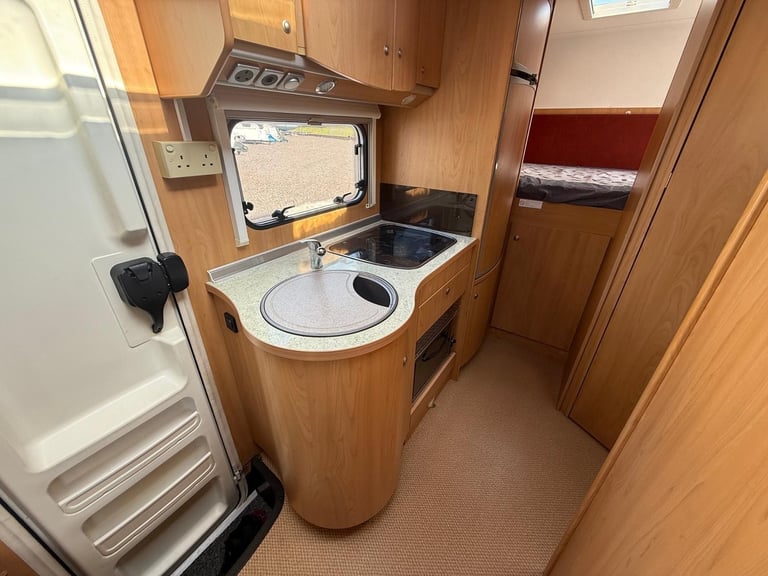 Burstner A647 6 Berth Sports Garage Fixed Bed 2005 Motorhome For Sale 