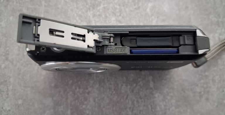 Casio Digital Camera Exilim EX-Z35 12.1MP Black C/W Case, Charger, Cards + More