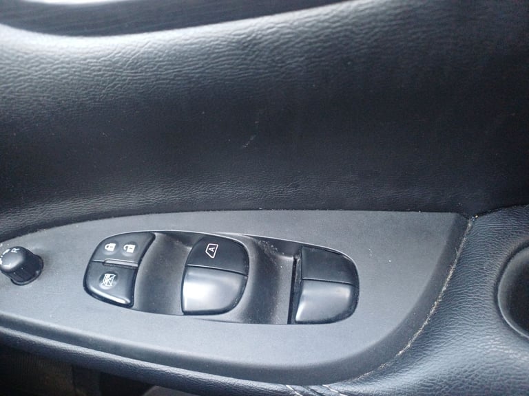 Nissan, PULSAR, Hatchback, 2015, Manual, 1197 (cc), 5 doors