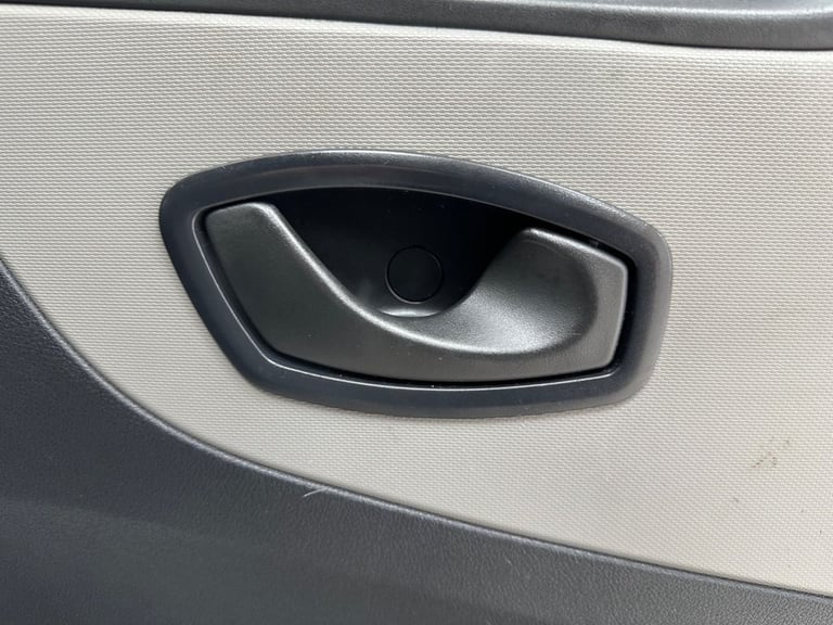 2015 Renault Trafic 1.6 dCi 27 Business camper conversion, 6 seats 5dr Diesel Manual SWB Standa C...