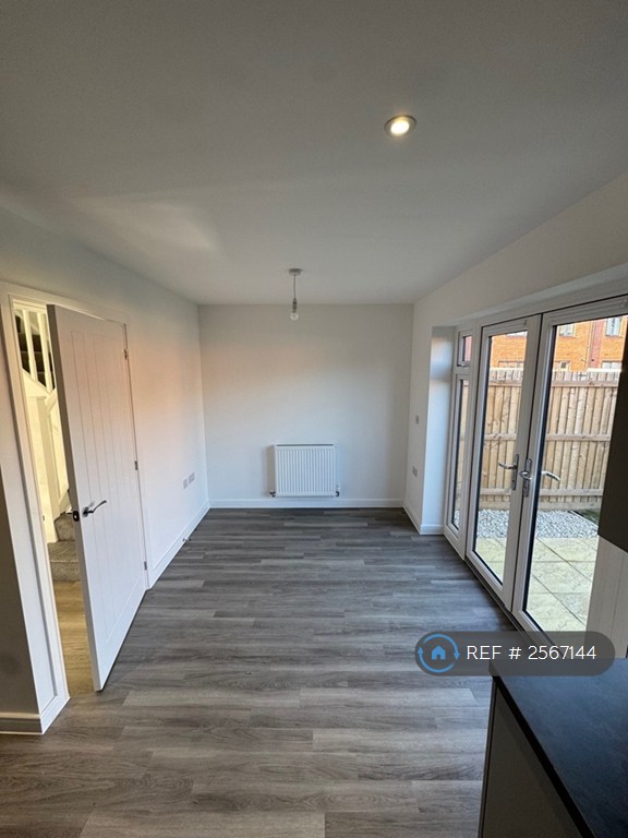 3 bedroom house in Burdock Way, Daventry, NN11 (3 bed) (#2567144)