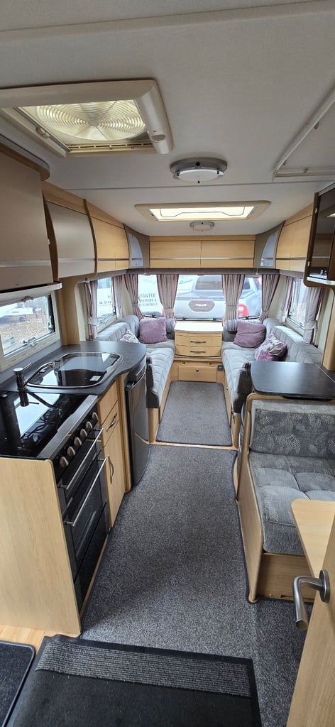 Coachman pastiche 524/4 berth 2011 motor mover fantastic condition large end bathroom