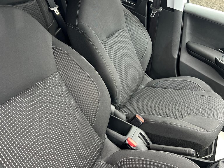 PEUGEOT 208 1.2 PureTech Tech Edition White Manual Petrol 2019