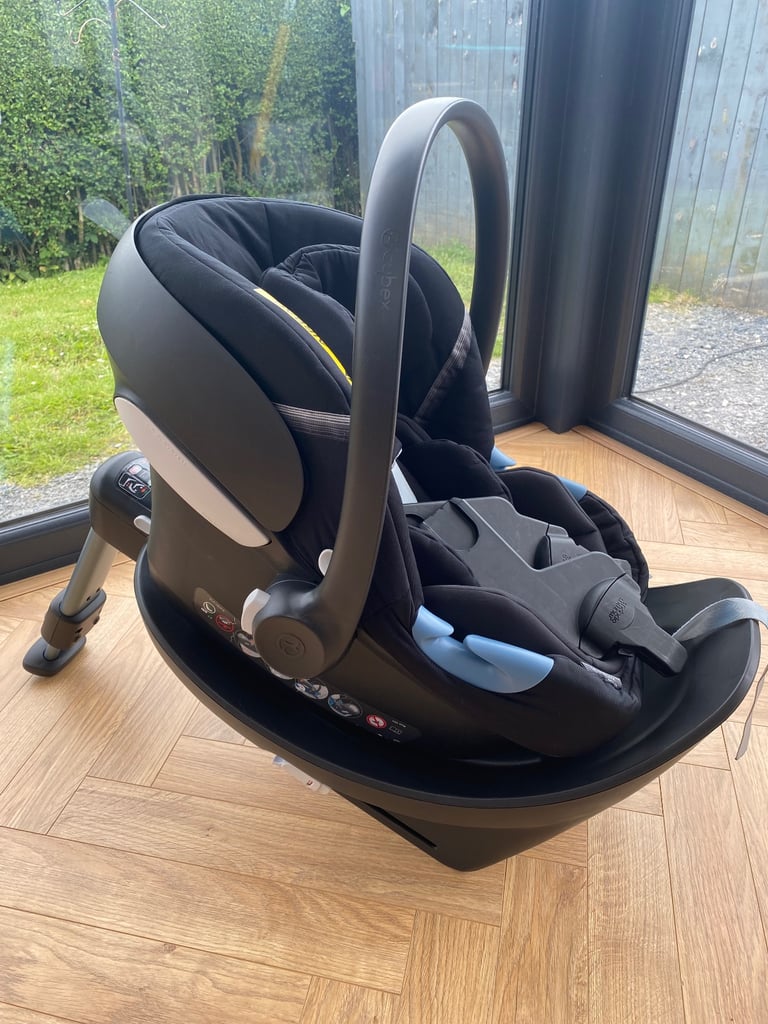 Mamas & Papps Mulberry Ocarro pram and carry tot bundle