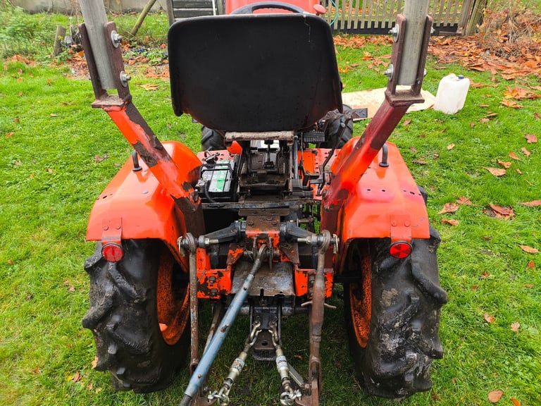 Kubota B1750 mini tractor 
