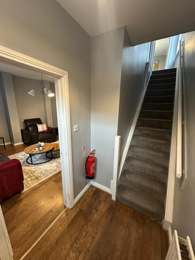 AVAILABLE IMMEDIATELY FURNISHED ROOMS DONEGAL ROAD